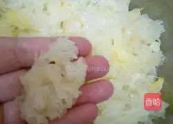 Illustration of how to make apple, tremella, red dates and wolfberry soup 3