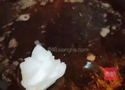 Illustration of how to make noodles with scallion oil 4