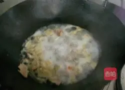 Illustration of how to make two-color radish soup with sliced ​​meat 2