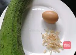 Illustration of how to make loofah egg soup 1