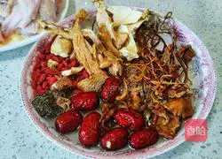 Illustration of how to make chicken soup with colorful mushrooms 3