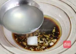 Illustration of how to make spicy beef noodles 4