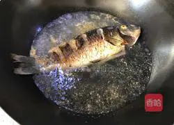 Milk white crucian carp soup recipe 7