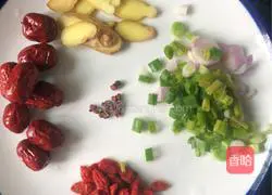 Pictures of how to make bitter bitter pork belly and chicken soup 6