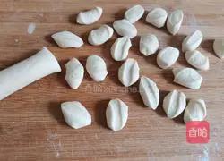 Illustration of how to make pumpkin and pork dumplings 8