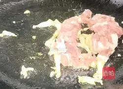 Illustration of how to make noodles with soy sauce and pork 4