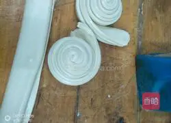 Illustration of how to make milk-flavored large flower rolls 4
