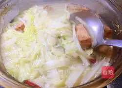 Illustration of how to make ox tail fish, cabbage and tofu soup 10