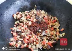 Illustration of how to make spinach noodles with mushroom and egg sauce 3