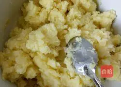 Illustration of how to make pan-fried potato pancakes 3