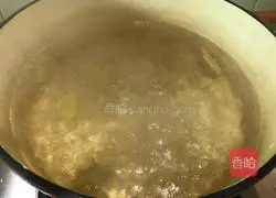 Illustration of how to make braised pork ribs with tea tree mushrooms 6