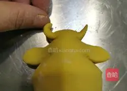 Illustration of how to make pumpkin and cow bean paste buns 9