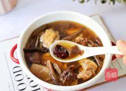 Illustration of how to make tea tree mushroom stewed in chicken soup 12