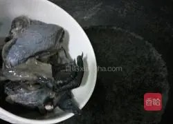 Illustration of making black-bone chicken, candied dates and longan soup 2