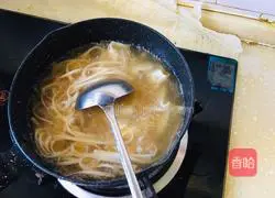 Illustration of how to make chicken soup wonton noodles 6