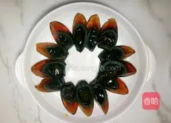 Illustration of how to cook cold preserved eggs in three minutes 2