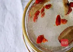 Illustration of how to stew snow swallow with red dates and wolfberry 5