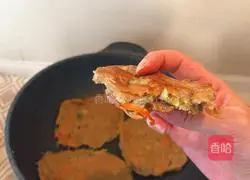 Illustration of how to make broccoli vermicelli pancakes 15