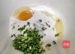 Illustration of how to make egg and green onion cake 3
