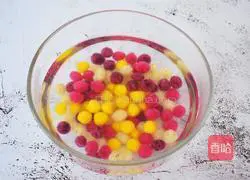 Illustration of making homemade fruit pearls 11