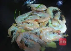 Illustration of how to make tomato sauce prawns 4