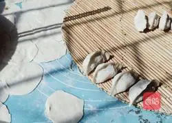 Illustration of how to make pork, sweet potato and vermicelli fried dumplings 6