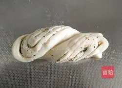 Illustration of how to make salt, pepper and black sesame rolls 10