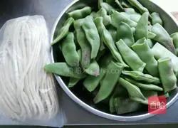 Illustration of how to make braised beans and noodles 2