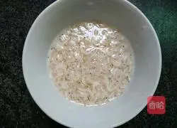 Illustration of how to make loofah, minced pork and shrimp skin noodles 2