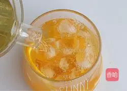 Illustration of how to make orange and chrysanthemum ice drink 10