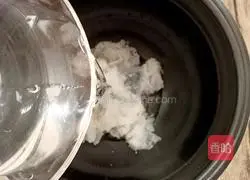 Illustration of how to make red date, lotus seed and white fungus soup 5