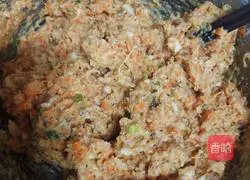 Illustration of how to make pork and mushroom dumplings 5