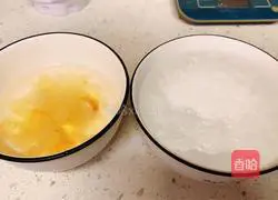 Illustration of how to make raisin-peach gum and white fungus soup 2