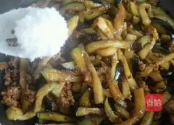 Illustration of how to make minced meat and eggplant stew 8