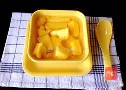 Illustration of how to make pineapple in sugar water 4