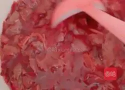 Illustration of how to make homemade rose toner 4