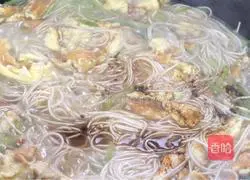 Illustration of how to make radish and egg noodle soup 8