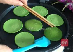 Illustration of how to make cucumber pancakes 7