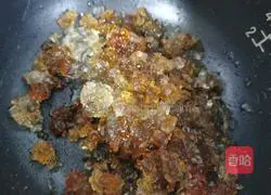 Illustration of how to make peach gum, red dates and barley soup 5