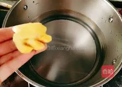 Illustration of how to make tomato chicken soup 4