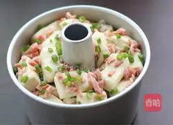 Illustration of how to make shredded onion and bacon shredded buns 13