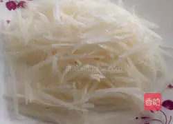 Illustration of how to make radish and crucian carp soup 7