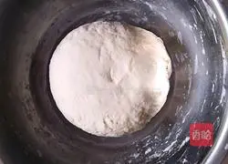 Illustration of how to make golden cakes 2