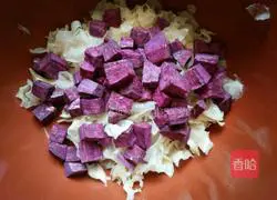 Illustration of how to make purple sweet potato, white fungus and lily soup 6