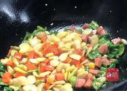 Colorful vegetables Illustration of how to make fried diced ham 11
