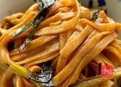 Illustration of how to make scallion oil noodles 10