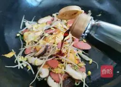 How to stir-fry pasta with ham Illustration 8