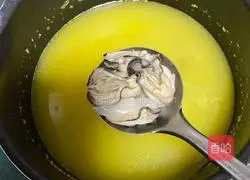 Illustration of how to make oyster hot pot in sour soup 5