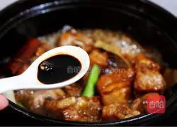 Illustration of how to make abalone ribs and stewed potatoes 10