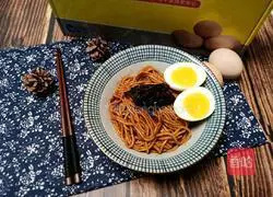 Illustration of how to make noodles with scallion oil and boiled eggs 14